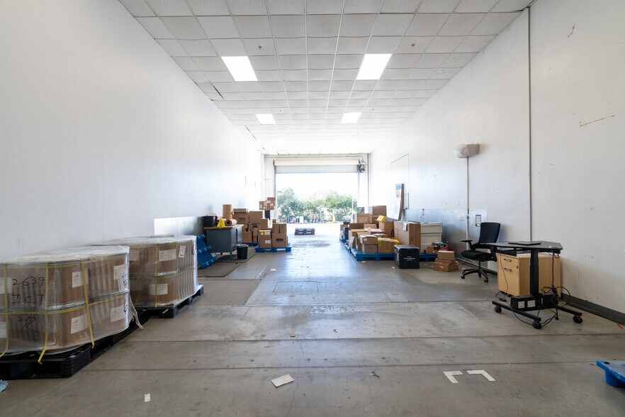 More Photos Of 2710 Media Center Dr, Los Angeles Research And Development For Lease