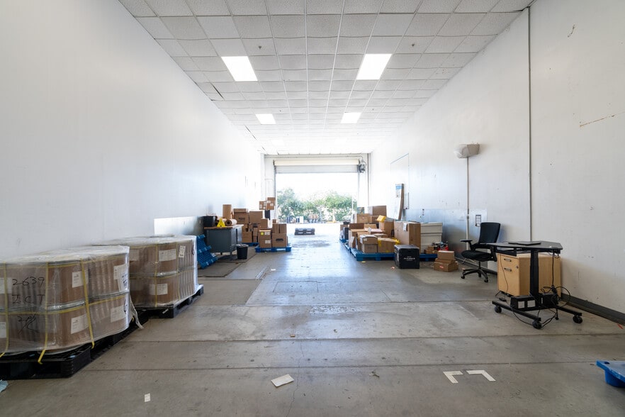 More Photos Of 2710 Media Center Dr, Los Angeles Research And Development For Lease