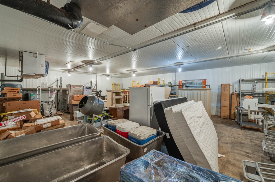 More Photos Of 174 NW 9th ave, Mulberry Distribution For Sale