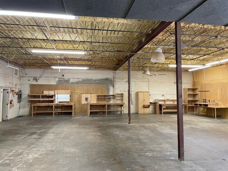 More Photos Of 323 NE Pierce St, Minneapolis Manufacturing For Sale