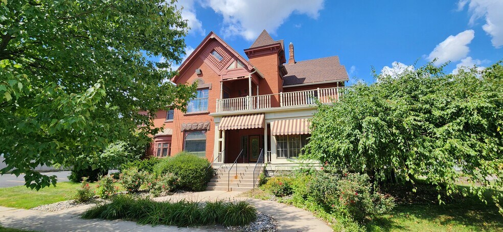 More Photos Of 1003 N Washington Ave, Lansing Office For Sale