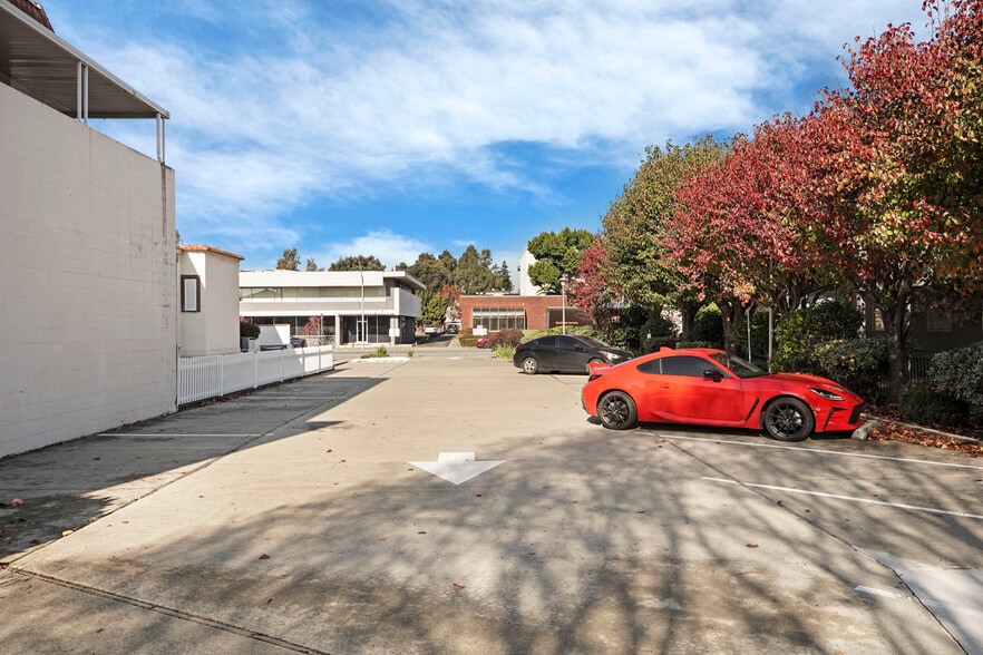 More Photos Of 1370 Santa Rosa St, San Leandro Funeral Home For Sale