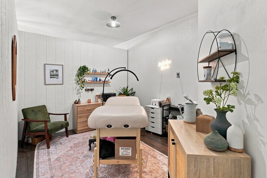 More Photos Of 204 S Broadway, Salisbury Specialty For Sale