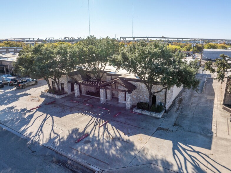 More Photos Of 4410-4414 Centergate St, San Antonio Warehouse For Sale