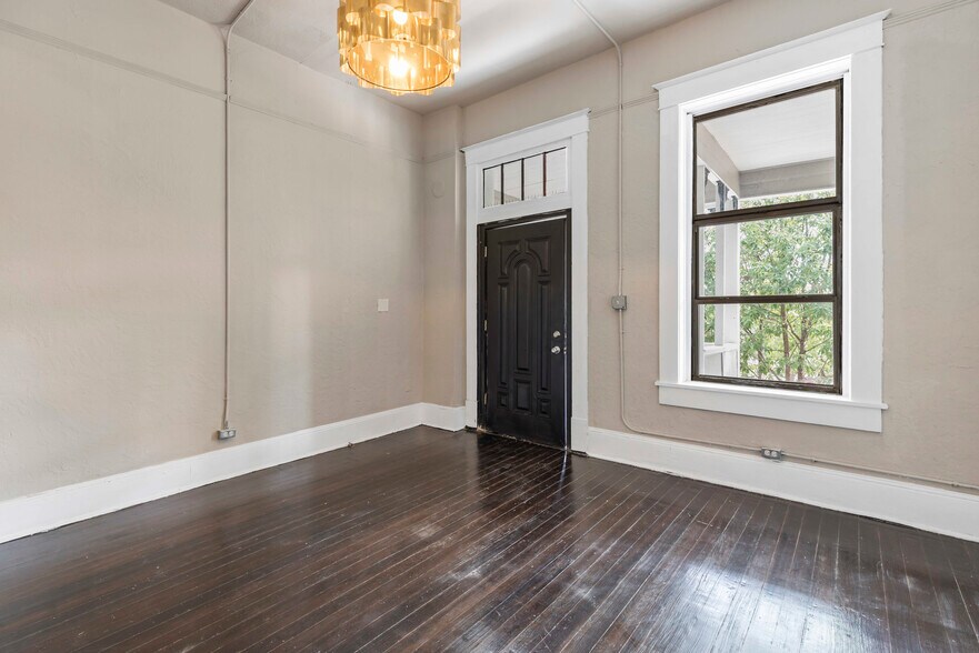 More Photos Of 2024 S Flores St, San Antonio Storefront Retail Residential For Sale