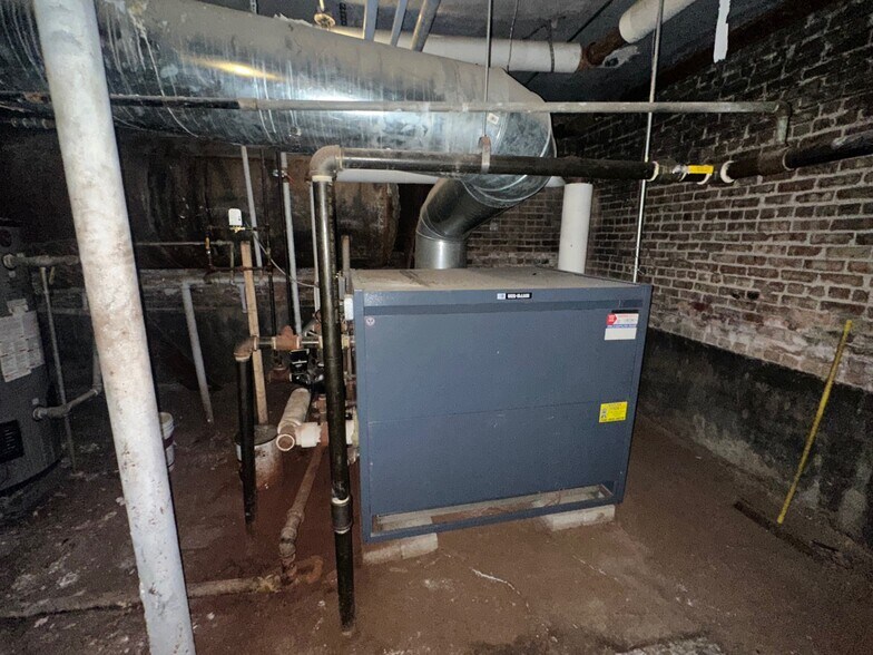 More Photos Of 5400 W Madison St, Chicago Apartments For Sale