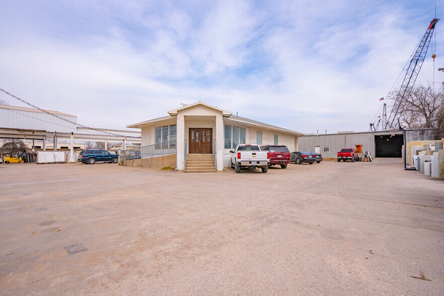More Photos Of 10582 Spangler Rd, Dallas Manufacturing For Sale