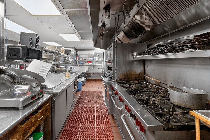 More Photos Of 671-673 Broadway, Bayonne Bar For Sale