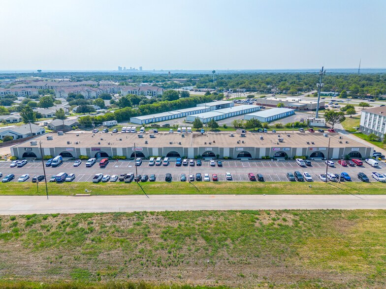 More Photos Of 3501-3529 NW Loop 820, Fort Worth Showroom For Lease