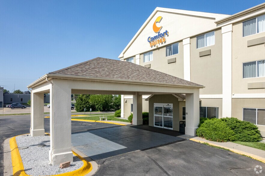 More Photos Of 4231 Industrial Ave, Lincoln Hotel For Sale