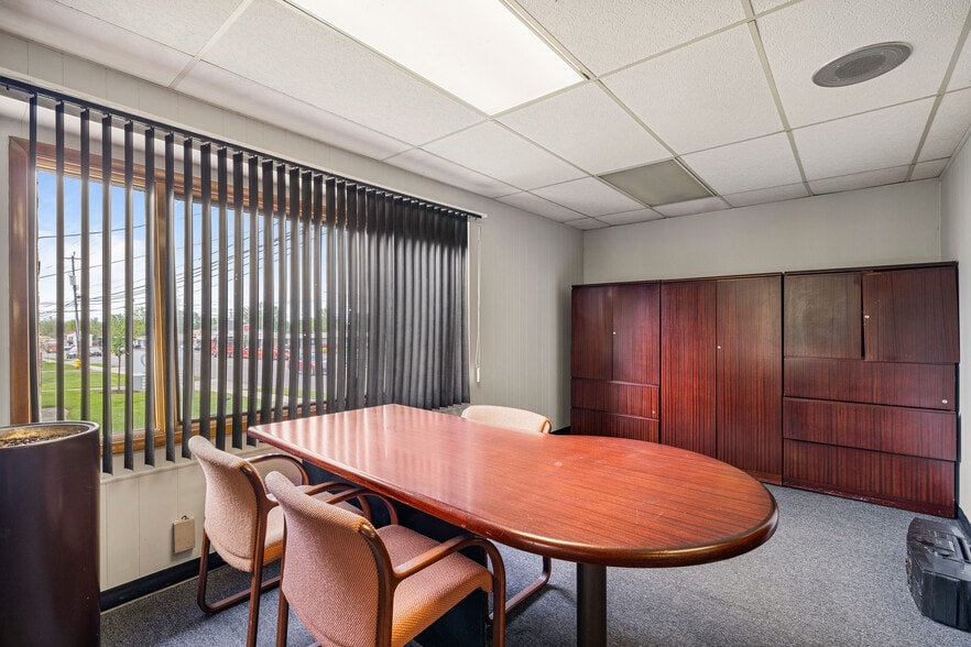 More Photos Of 6351 Transit Rd, Lancaster Office For Sale