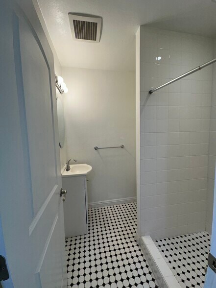 More Photos Of 1161 W 37th Dr, Los Angeles Apartments For Sale