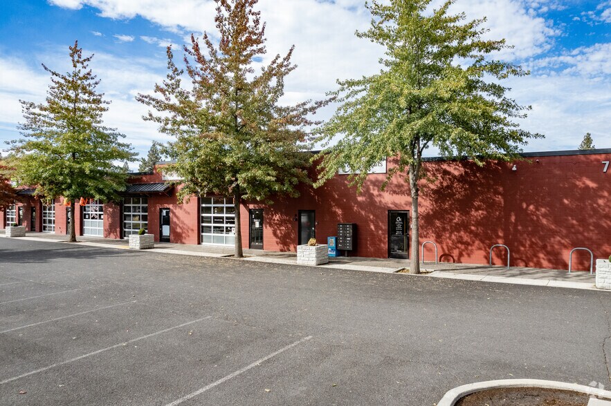 More Photos Of 70 SW Century Dr, Bend Storefront Retail Office For Lease
