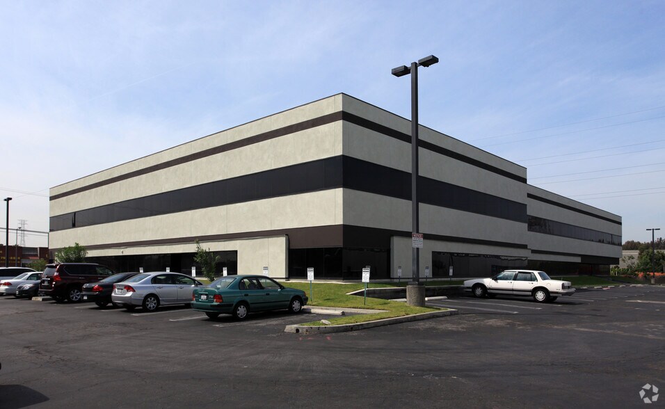 More Photos Of 555 W Redondo Beach Blvd, Gardena Office For Sale