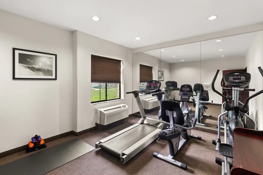 More Photos Of 18150 McKay Dr, Humble Hotel For Sale