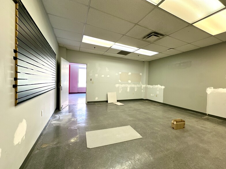 More Photos Of 1136 Washington Ave, Saint Louis Health Club For Lease