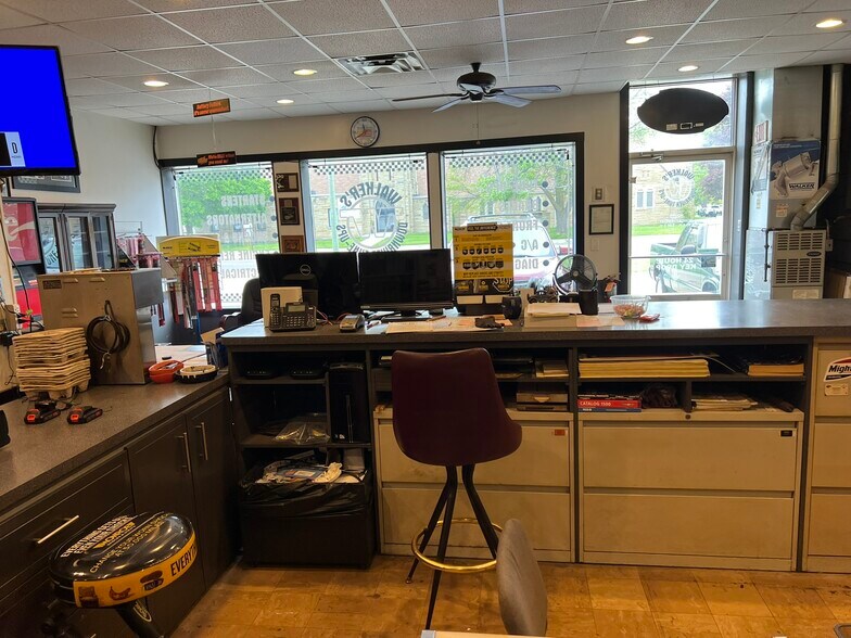 More Photos Of 2121 Ford Ave, Wyandotte Auto Repair For Sale
