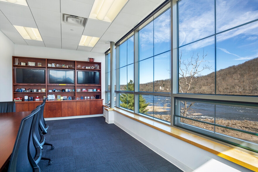 More Photos Of 400 S River Rd, New Hope Office For Sale
