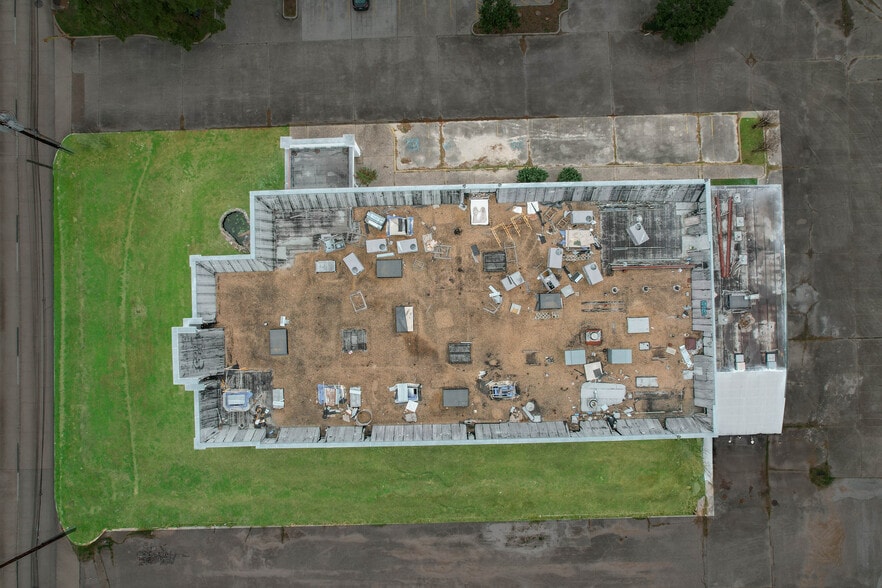 More Photos Of 2103 Cypress Creek Pky, Houston Bar For Sale