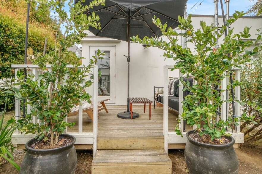 More Photos Of 705 Flower Ave, Venice Apartments For Sale