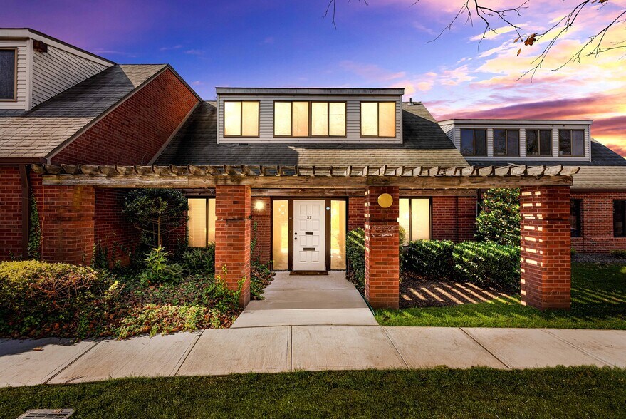 More Photos Of 35-37 Tamarack Cir, Skillman Medical For Lease