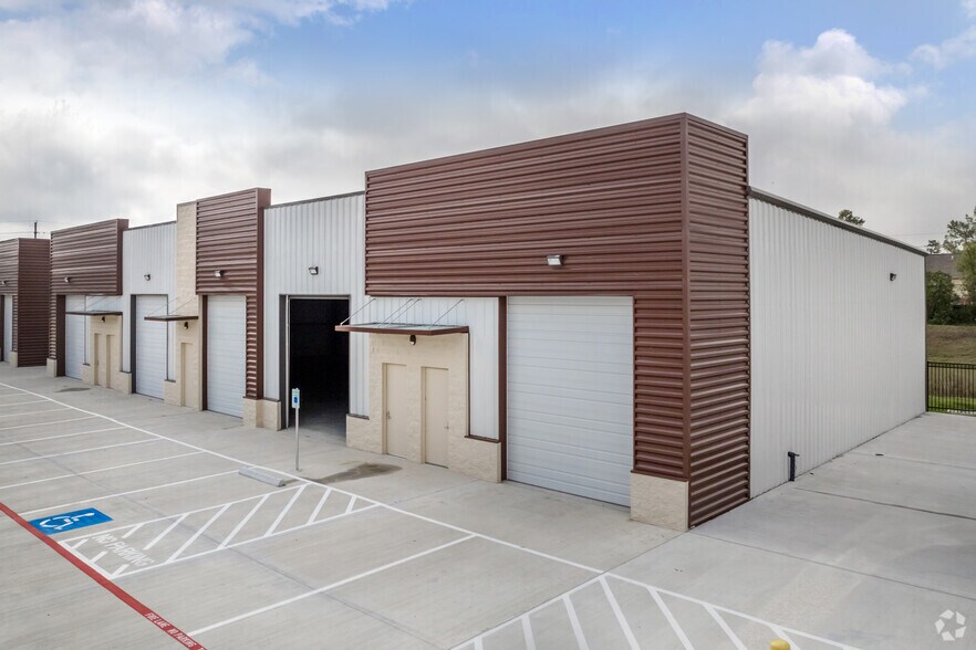 More Photos Of 8028 Dowdell Rd, Tomball Unknown For Lease