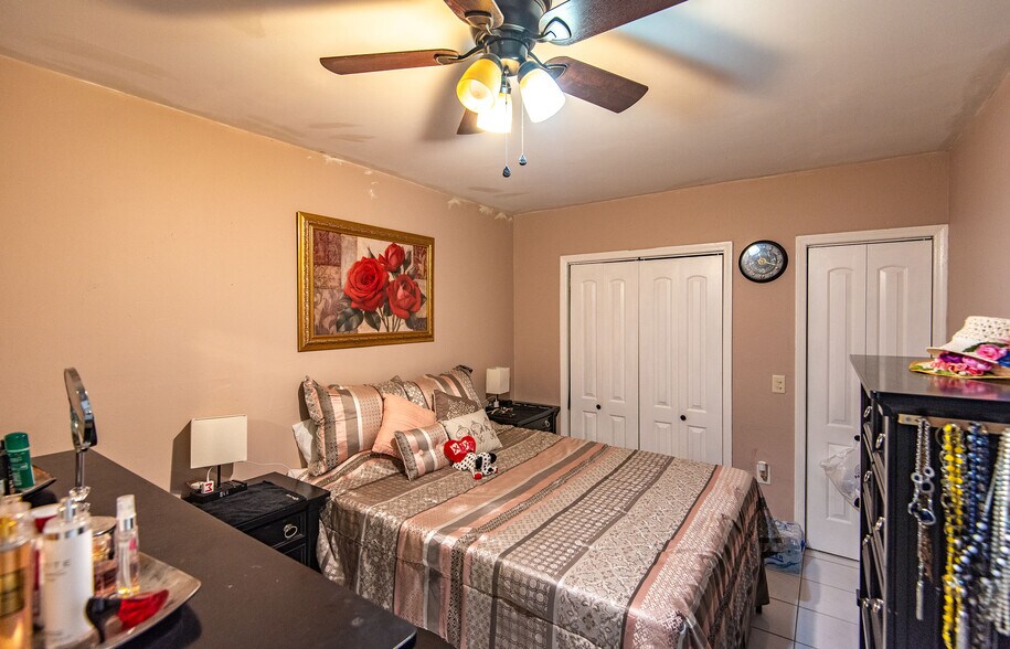 More Photos Of 2250 W Palm Ave, Hialeah Office For Sale