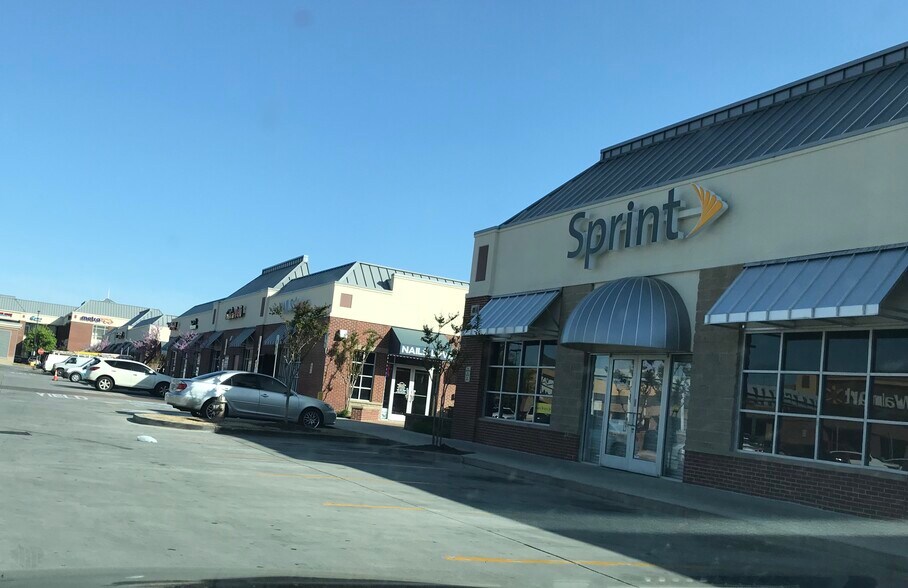 More Photos Of Peachtree Industrial Blvd @ SEC Peachtree Industrial & Chamblee, Chamblee Unknown For Lease