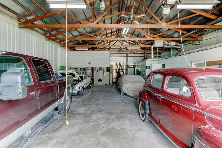 More Photos Of 206 & 208 S Meridian St, Washington Office For Sale