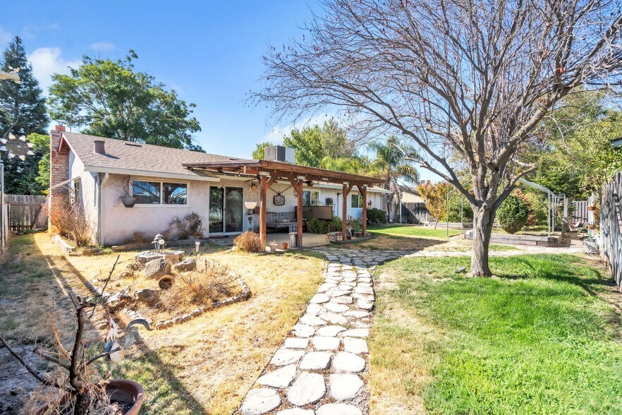 More Photos Of 7028 26th St, Rio Linda Industrial For Sale