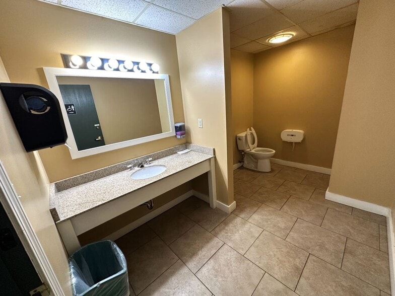 More Photos Of 198 N Main St, Rutland Office For Sale