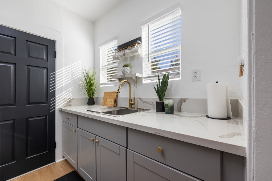 More Photos Of 1055 21st Street, San Diego Apartments For Sale