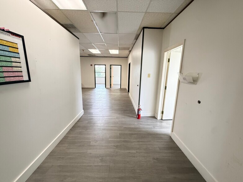 More Photos Of 1606 Headway Cir, Austin Light Manufacturing For Lease