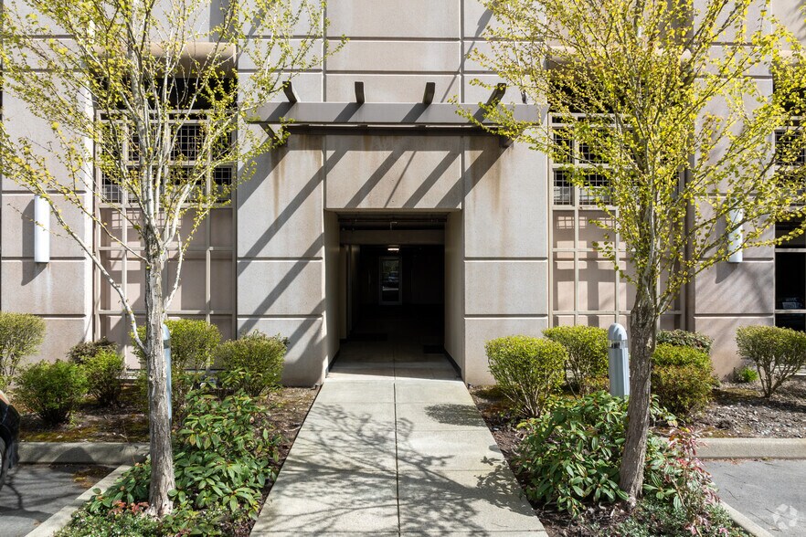 More Photos Of 18300 Redmond Way, Redmond Office For Lease