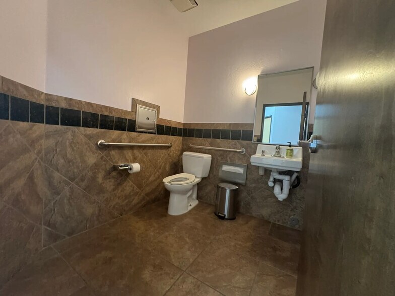 More Photos Of 2410 W Ray Rd, Chandler Medical For Lease