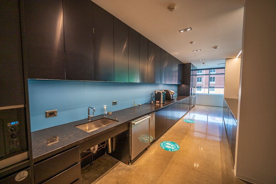 More Photos Of 13100 Wortham Center Dr, Houston Office For Lease