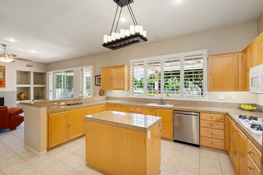 More Photos Of 285 Kavenish Dr, Rancho Mirage Apartments For Sale