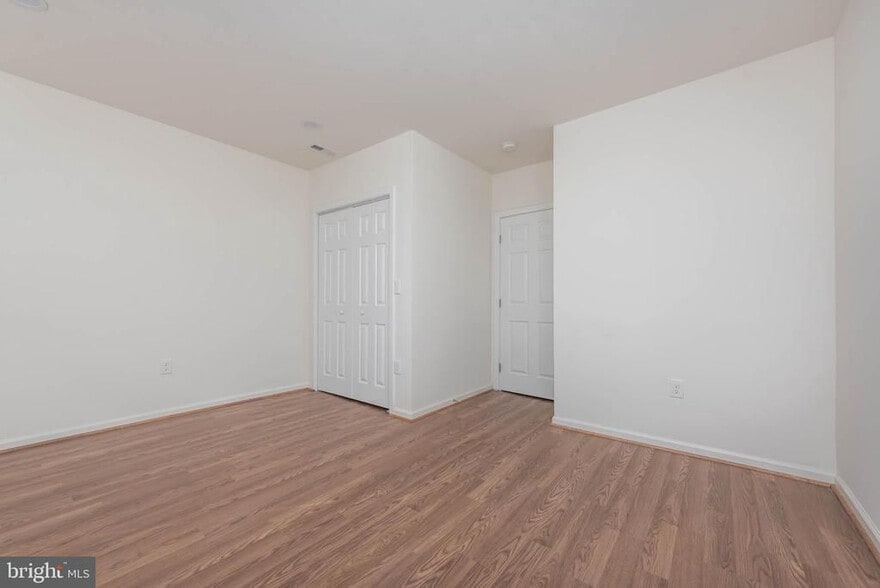 More Photos Of 1640 N Broadway, Baltimore Flex For Sale