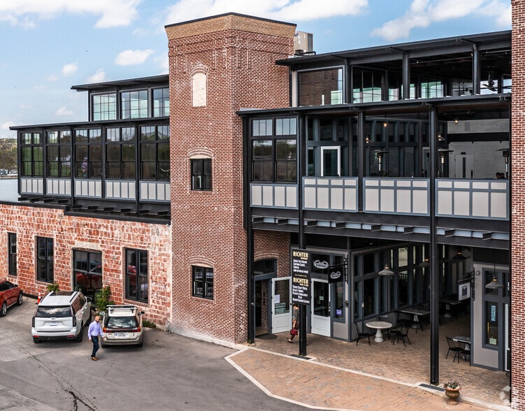 More Photos Of 153 S Main St, Boerne General Retail For Lease