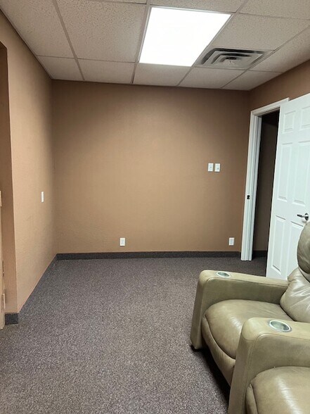 More Photos Of 600 S Red River Expy, Burkburnett Medical For Sale