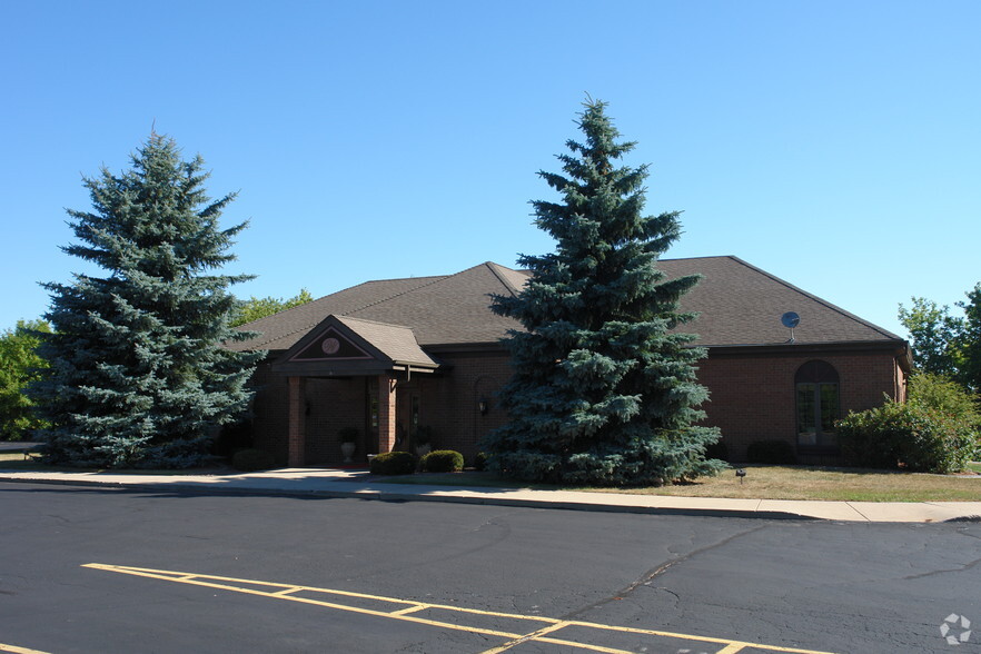 Primary Photo Of 1060 Hansen Rd, Ashwaubenon Office For Sale