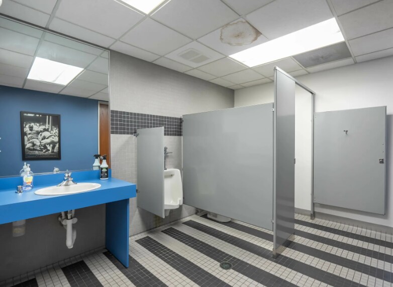 More Photos Of 17000 W Ten Mile Rd, Southfield Office For Sale