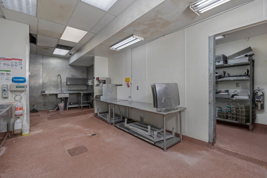 More Photos Of 8101 W I-40, Amarillo Restaurant For Lease