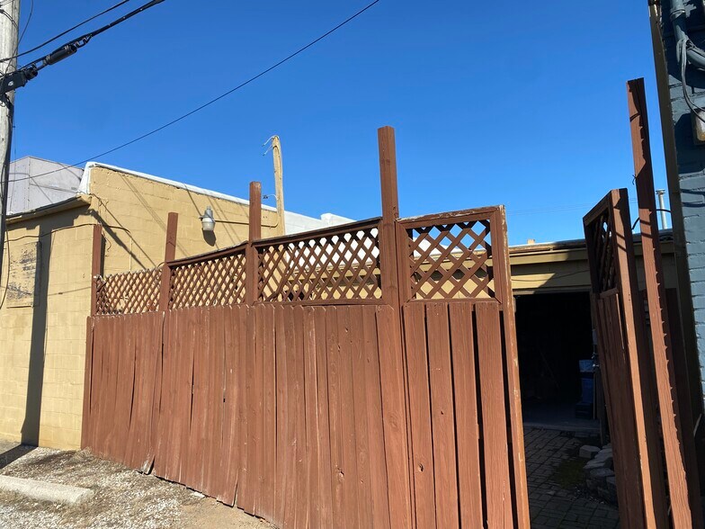 More Photos Of 7428-7434 Wornall Rd, Kansas City Storefront For Sale