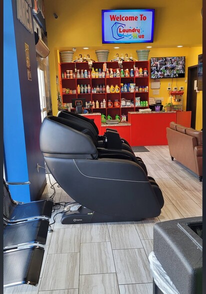 More Photos Of 3935-3945 Eisenhauer Rd, San Antonio Storefront For Sale