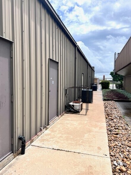 More Photos Of 3512 Avenue I, Rosenberg Office For Lease
