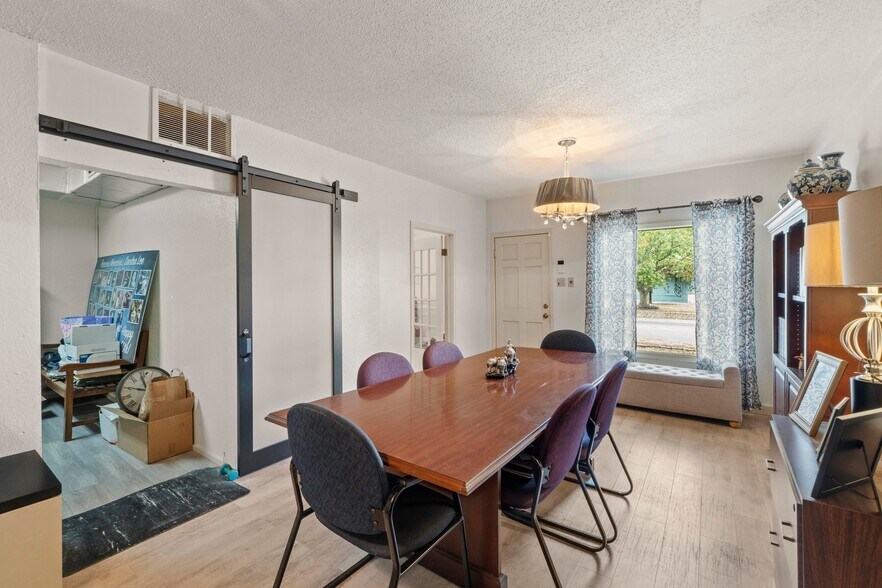 More Photos Of 2117 E Cesar Chavez St, Austin Office Residential For Sale