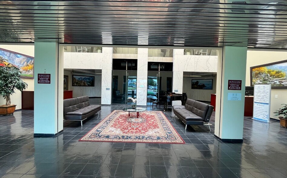 More Photos Of 9432 Katy Fwy, Houston Office For Lease