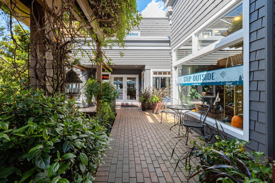 More Photos Of 101-107 S 1st St, La Conner Storefront For Sale