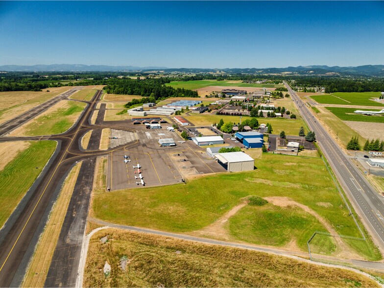 More Photos Of 3330 SE Three Mile Ln, McMinnville Light Manufacturing For Sale